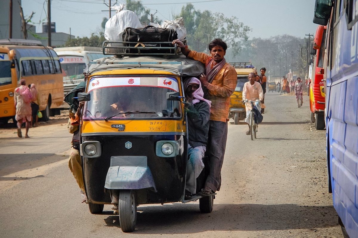 CNG से चलने वाले ऑटो रिक्शा, जिनके सिलेंडर की भी समय पर जाँच ज़रूरी है